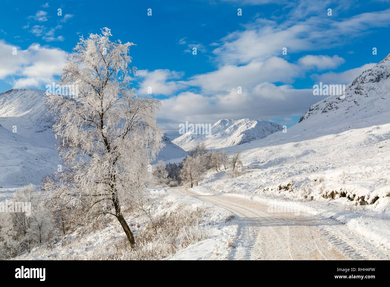 hoar frost turns the scene into a winter wonderland along the long road by Coupall Falls to Glen Etive at Rannoch Moor, Highlands, Scotland in Winter Stock Photo