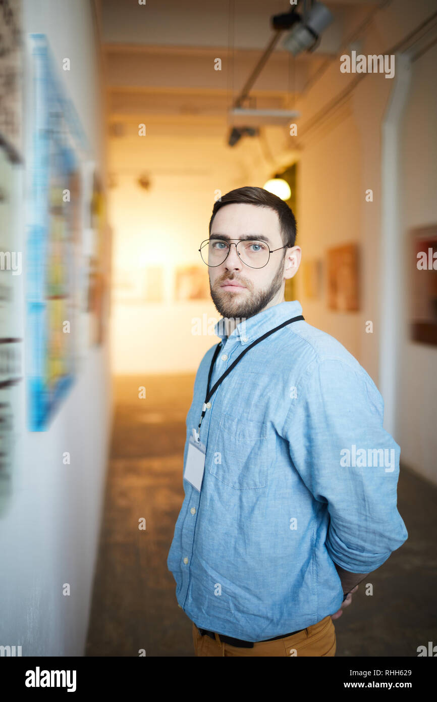 Man looking at fine art hi-res stock photography and images - Alamy