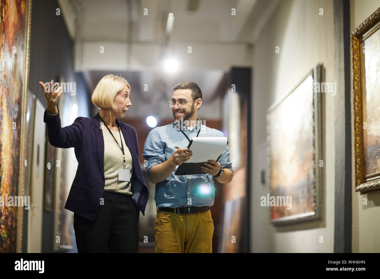guiding-gallery-hi-res-stock-photography-and-images-alamy