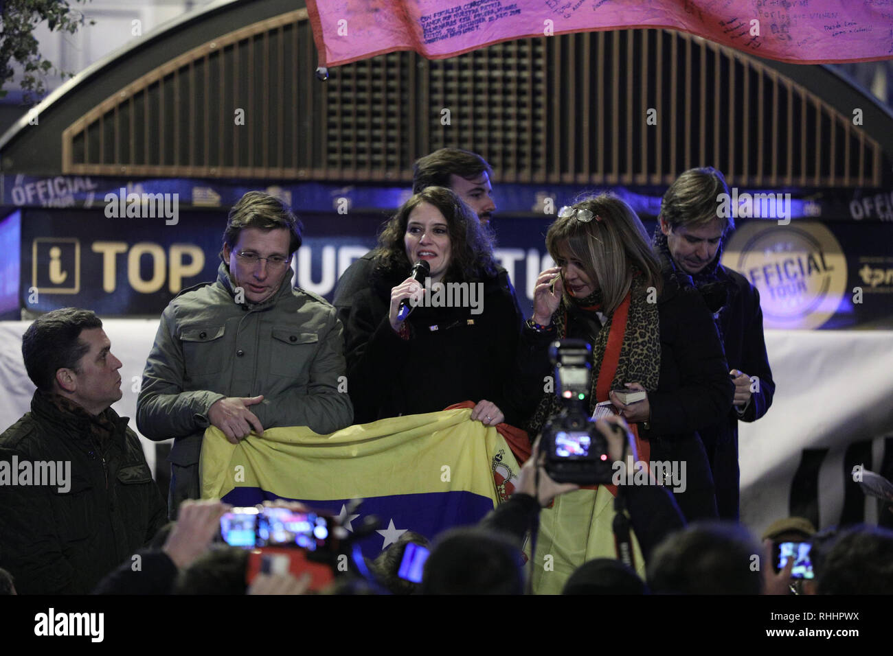 Madrid, Spain. 2nd Feb, 2019. Jose Luis Martines Almeida(L), candidate for the Mayor of Madrid for the Popular Party (PP) and Isabel Diaz Ayuso(C), candidate for the Presidency of the Community of Madrid for the Popular Party (PP) are seen attending the protest at the Puerta del Sol in support of Juan GuaidÃ³ to express the recognition as interim president of Venezuela. Credit: Jesus Hellin/SOPA Images/ZUMA Wire/Alamy Live News Stock Photo