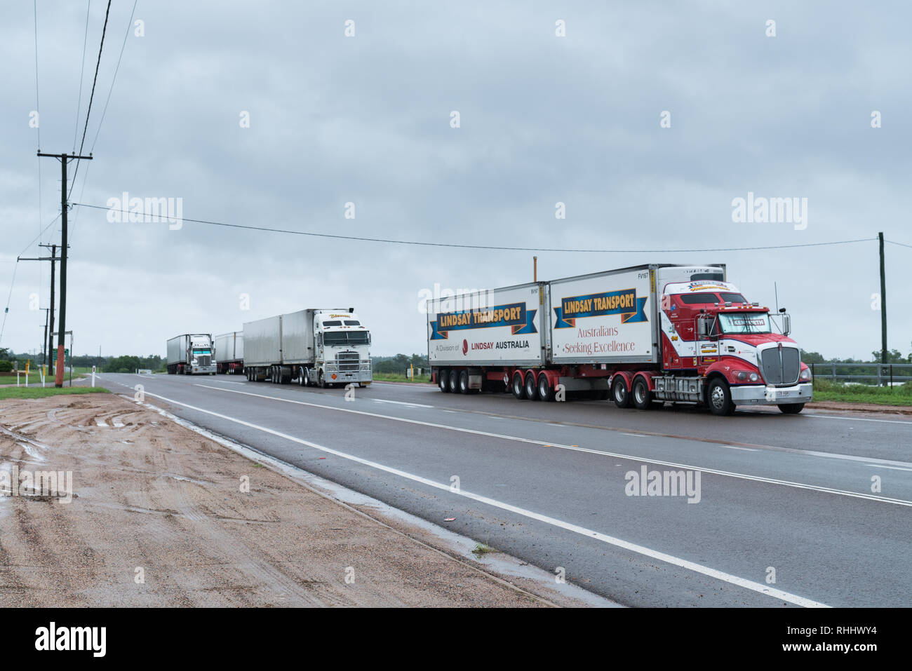 North Queensland, Australia. 3rd Feb 2019. The flooded Burdekin River at Macrossan has trucks lined up in Charters Towers waiting for flood waters to recede. Credit: Sheralee Stoll/Alamy Live News Stock Photo