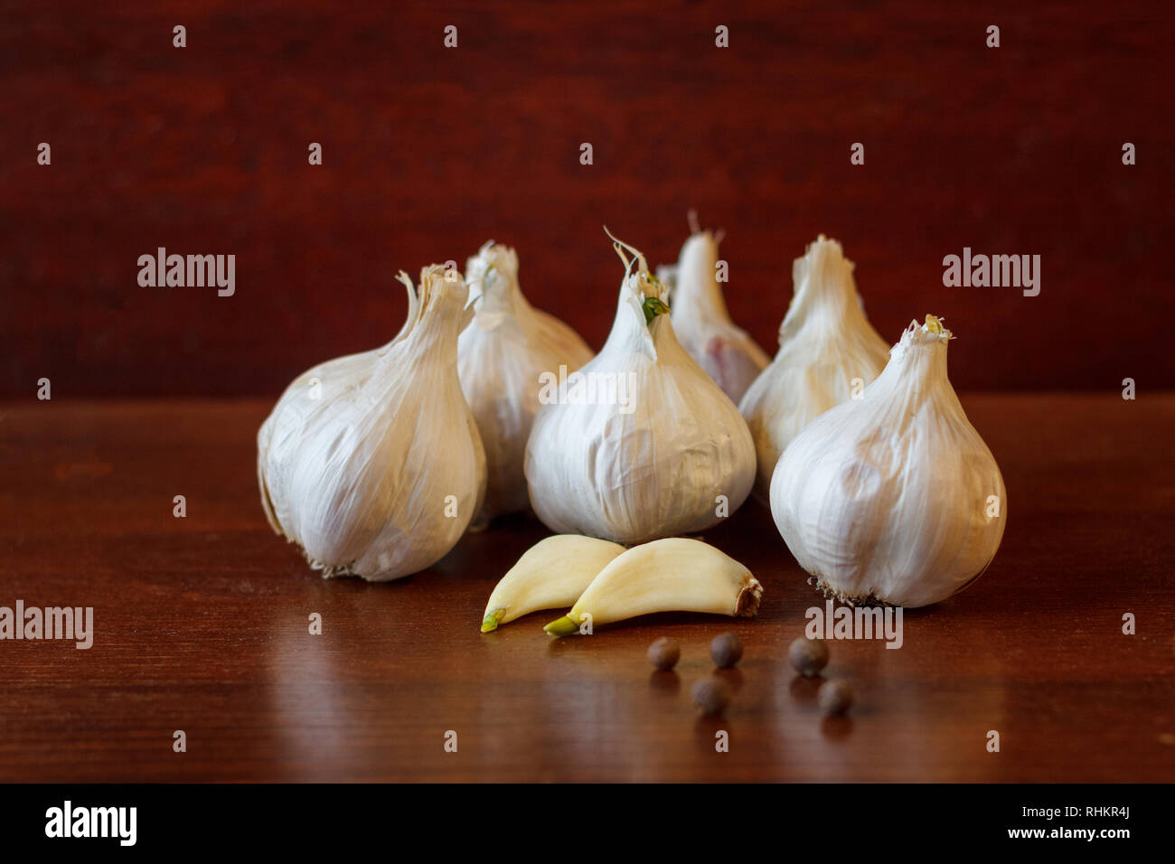 heads of garlic and garlic cloves lie on the background Stock Photo - Alamy