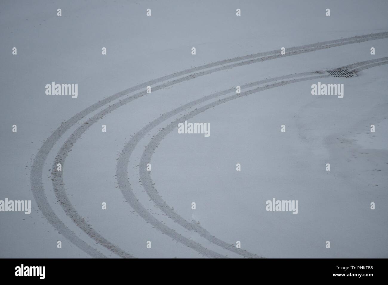 Car without tires hires stock photography and images Alamy