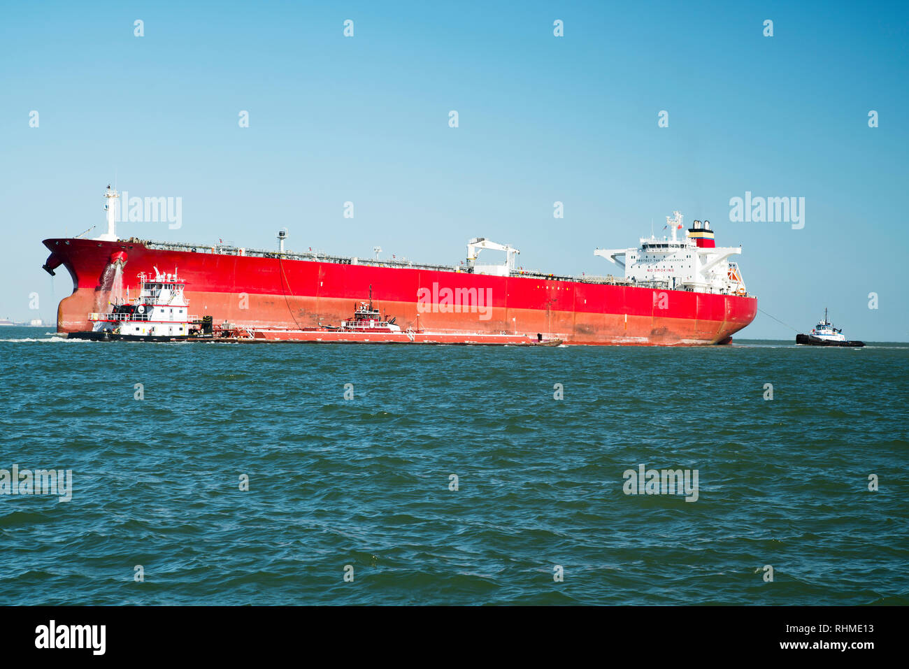 Tug boat oil tanker hi-res stock photography and images - Page 3 - Alamy