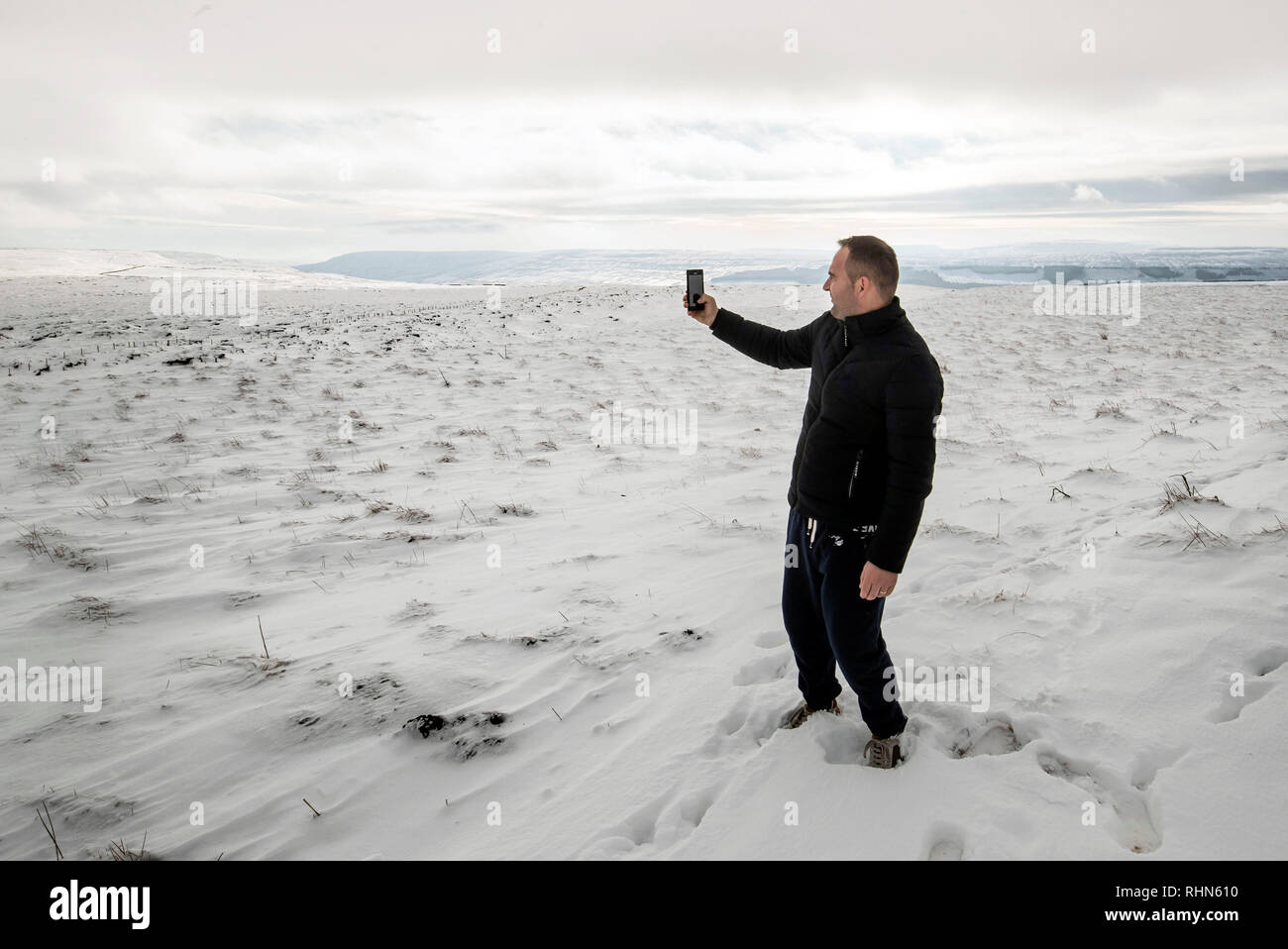 Man takes selfie in snow hi-res stock photography and images - Alamy