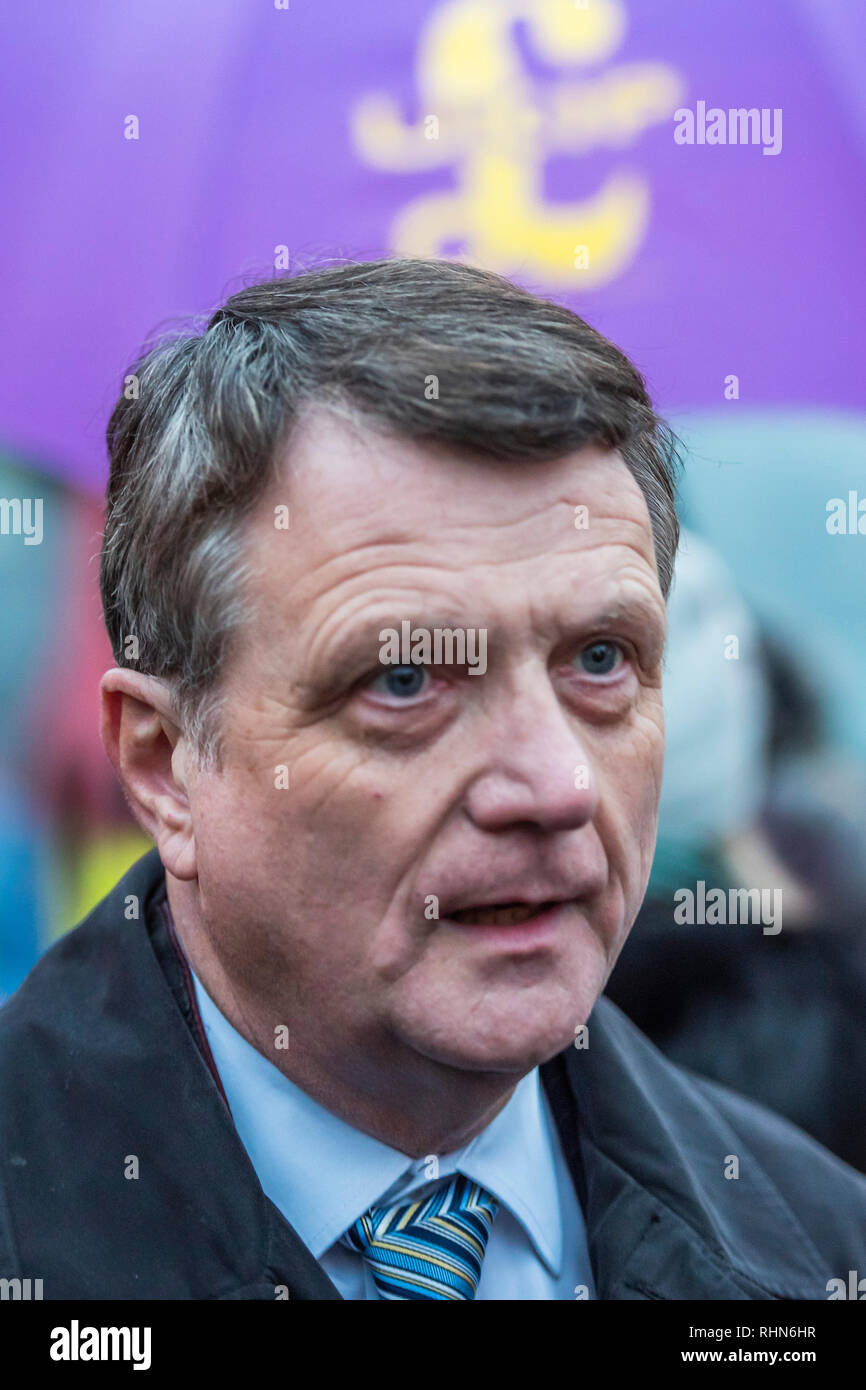 Gerard Batten, leader of UKIP gives an interview - Leave means leave and SODEM, pro EU, protestors continue to make their points, side by side, outside Parliament as the next vote on Theresa May's plan is due this evening. Stock Photo