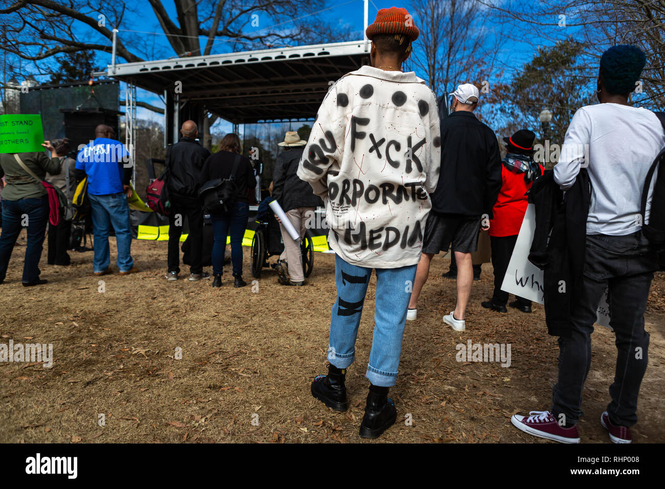 Stone Mountain, USA. 02nd Feb, 2019. On February 2, 2019, an anti-klan coalition, some of who were armed, held an action in Stone Mountain, Atlanta after a ‘White Power' rally disintegrated amid internal strife and safety concerns. Carved into the north face of Stone Mountain is the world's largest Confederate bas-relief sculpture, depicting three Confederate figures, Jefferson Davis, Robert E. Lee, and Thomas 'Stonewall' Jackson. Considered a 'sacred site' to the Ku Klux Klan, opponents have been calling for its removal. Credit: Michael Nigro/Pacific Press/Alamy Live News Stock Photo