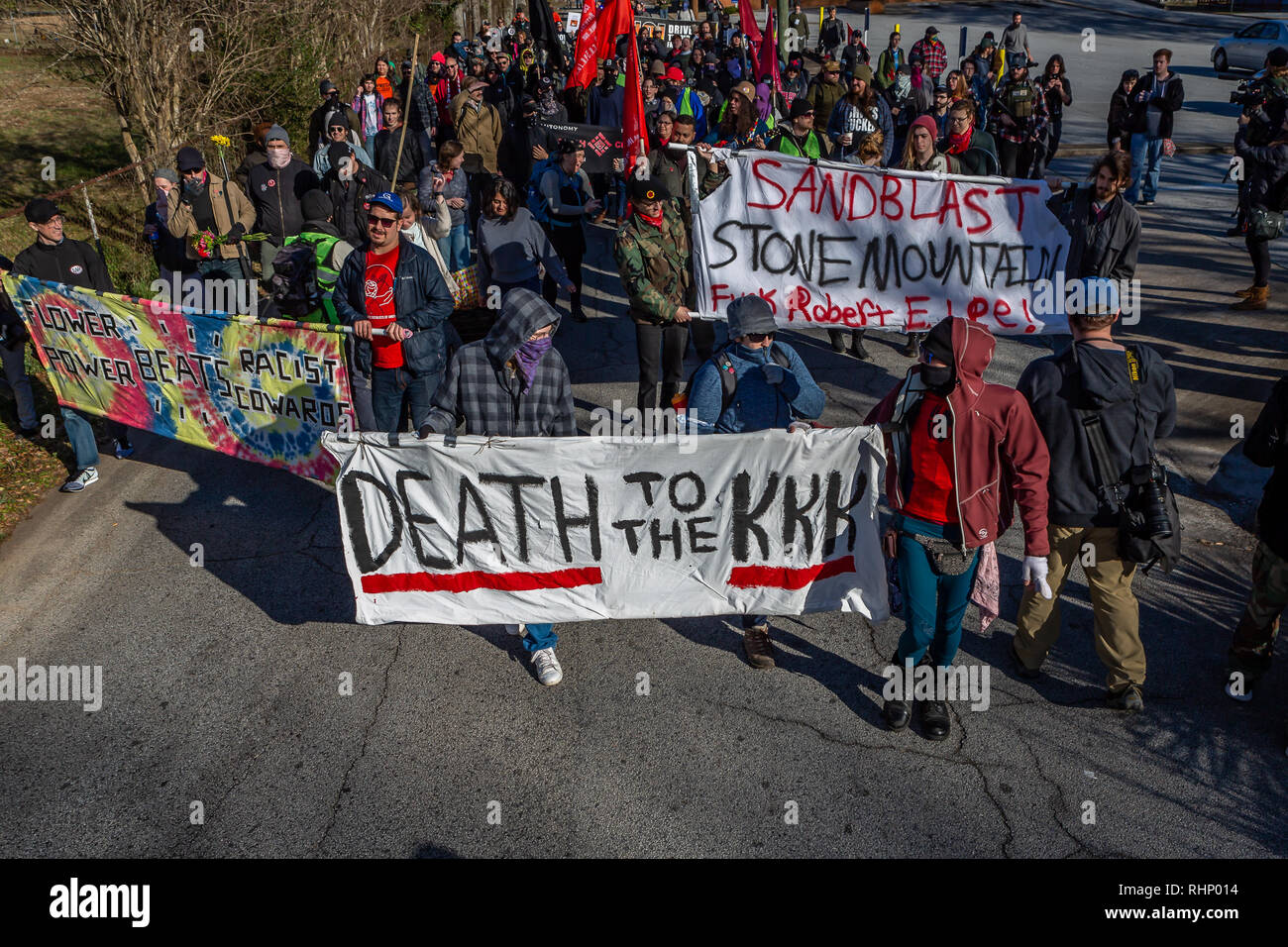 Stone Mountain, USA. 02nd Feb, 2019. On February 2, 2019, an anti-klan coalition, some of who were armed, held an action in Stone Mountain, Atlanta after a ‘White Power' rally disintegrated amid internal strife and safety concerns. Carved into the north face of Stone Mountain is the world's largest Confederate bas-relief sculpture, depicting three Confederate figures, Jefferson Davis, Robert E. Lee, and Thomas 'Stonewall' Jackson. Considered a 'sacred site' to the Ku Klux Klan, opponents have been calling for its removal. Credit: Michael Nigro/Pacific Press/Alamy Live News Stock Photo