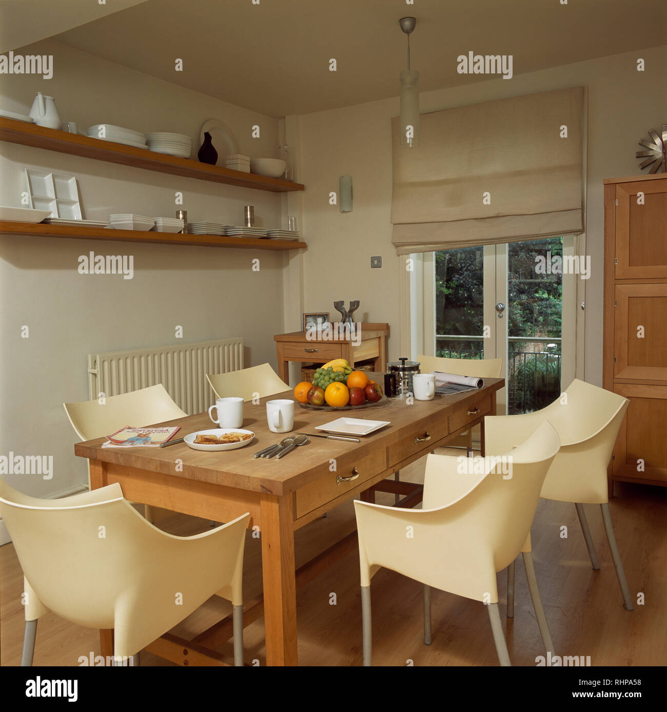 Cream Polypropylene Chairs And Pine Table In Modern Dining Room Stock Photo Alamy
