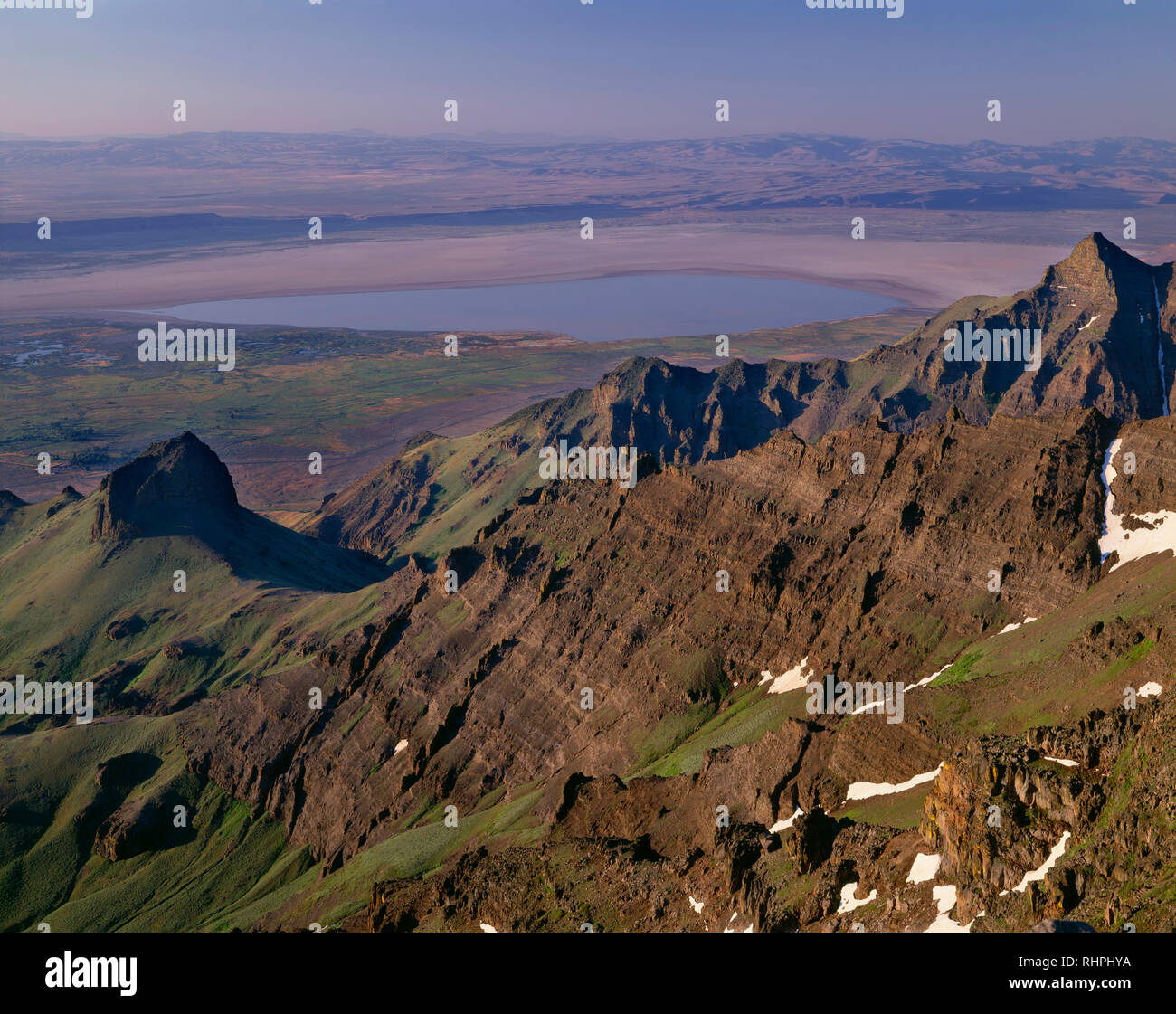 USA, Oregon, Steens Mountain Protection Area, View from the East Rim viewpoint on Steens Mountain towards receding ridges and seasonal lake on playa i Stock Photo