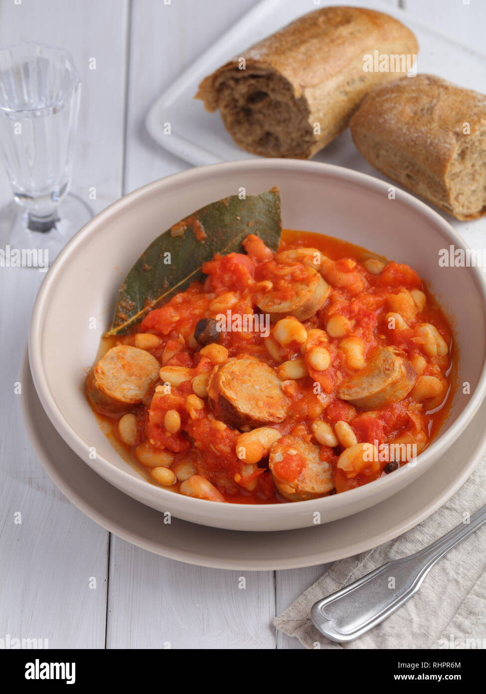 Fasolka po bretonsku, the Polish baked beans with roasted sausages