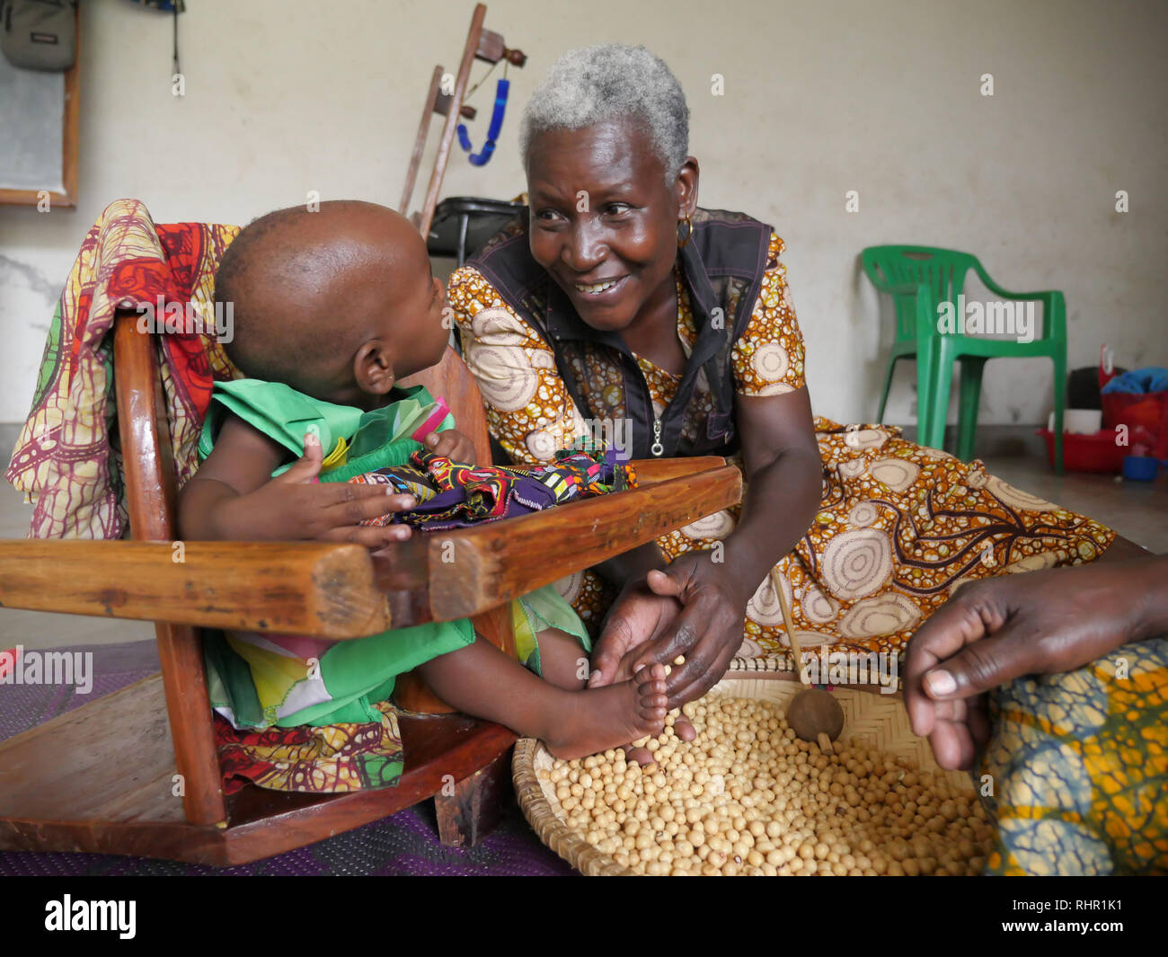 TANZANIA - Sean Sprague photo 2018 Physio-therapy workshop for children with special needs, Mabatini, Mwanza. 1-year-old baby girl suffers from cerebral palsy here assisted by Natalia Kadio, project coordinator. Stock Photo