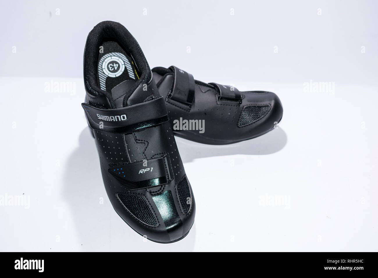 Shimano RP1 Cycling shoes Stock Photo - Alamy