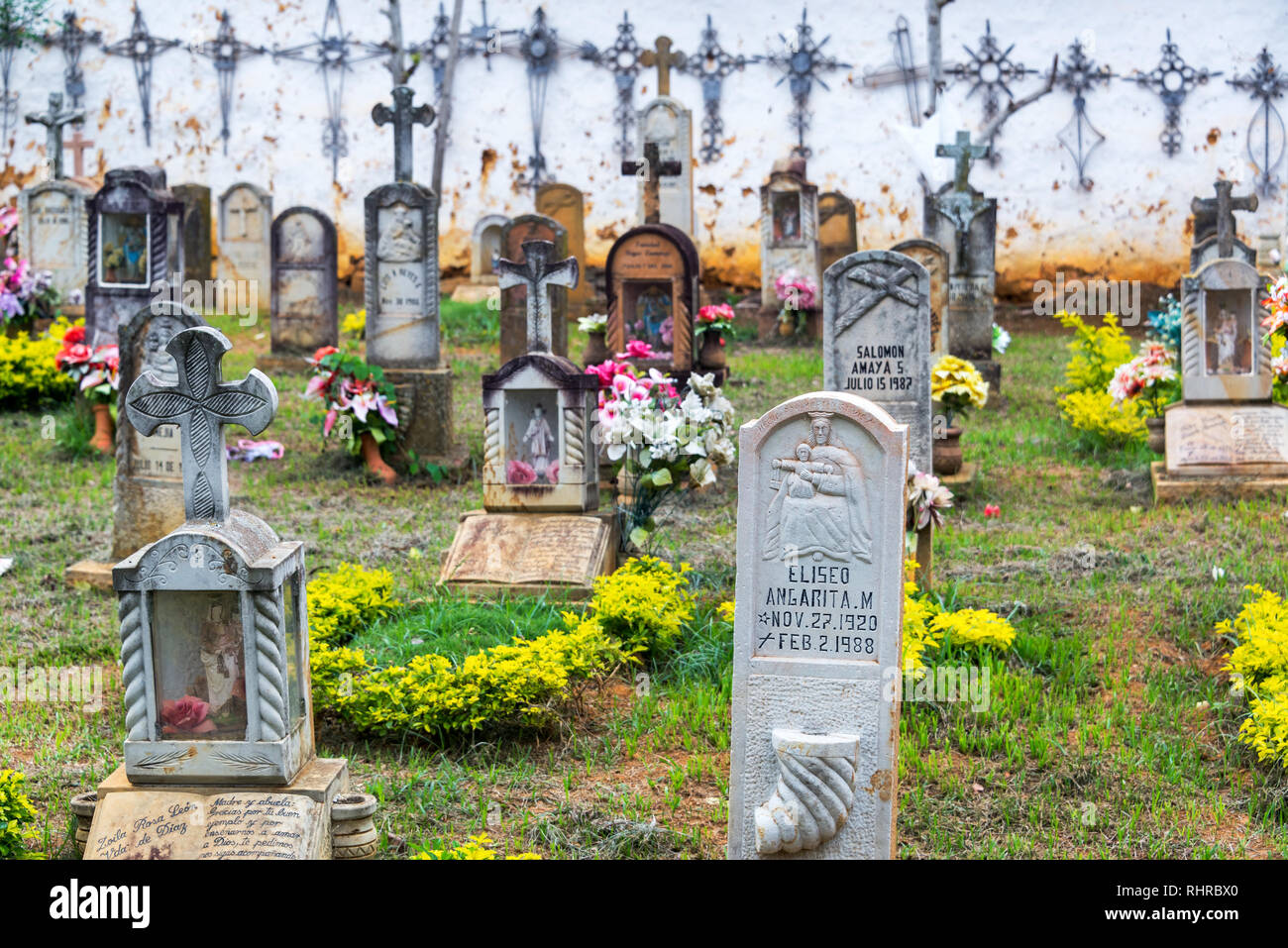 Cemetery colombia hi-res stock photography and images - Page 3 - Alamy, image size:1300x957