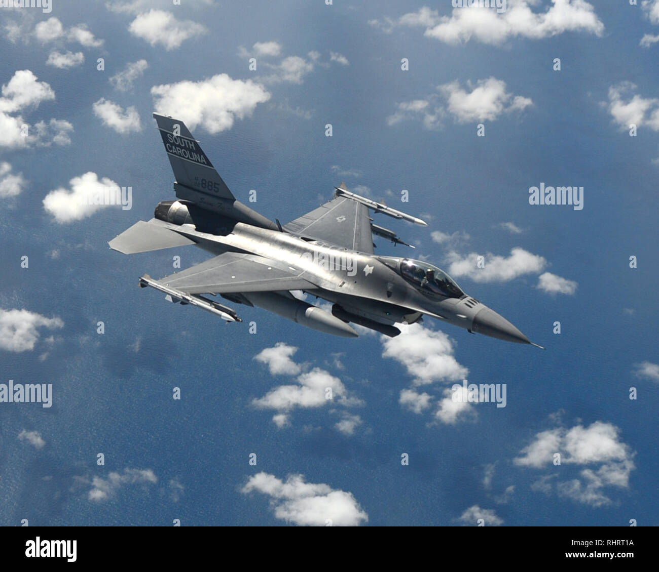 F-16 Falcons from the 169th Fighter Wing, McEntire Joint National Guard Base, South Carolina refuel off the East coast of S.C. from a KC-135 Stratotanker from the 134th Air Refueling Wing McGhee Tyson ANGB, Tenn. Sept. 21, 2016. (U.S. Air National Guard photo by TSgt. Daniel Gagnon) Stock Photo