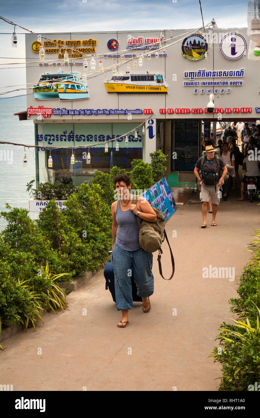 Cambodia, Preah Sihanoukh, Sihanoukhville, Occheuteal Beach, jetty female passenger arriving from less spoiled offshore islands Stock Photo