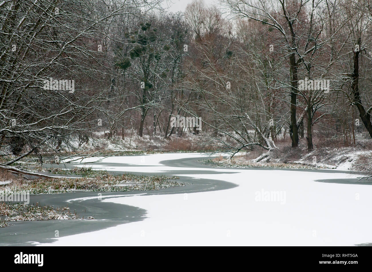 Frozen winding river hi-res stock photography and images - Alamy