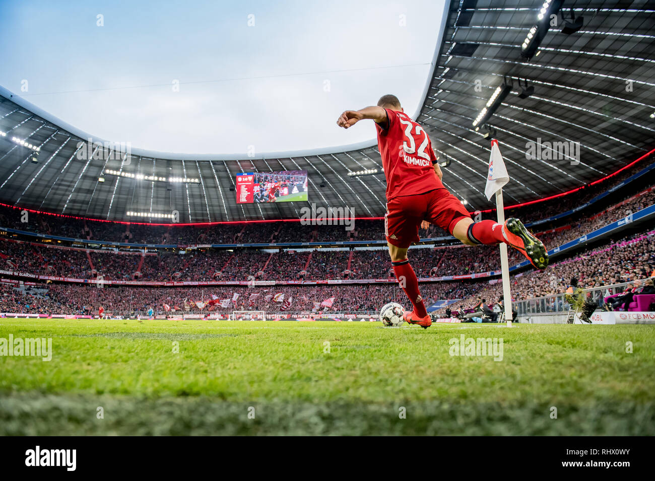 The Corner. 27th Jan, 2019. January 27, 2019: Muenchen, Allianz Arena:  Football 1. Bundesliga, 19. matchday: Bayern Munich - VfB Stuttgart:  Muenchens Joshua Kimmich at the corner. DFL REGULATIONS PROHIBIT ANY USE