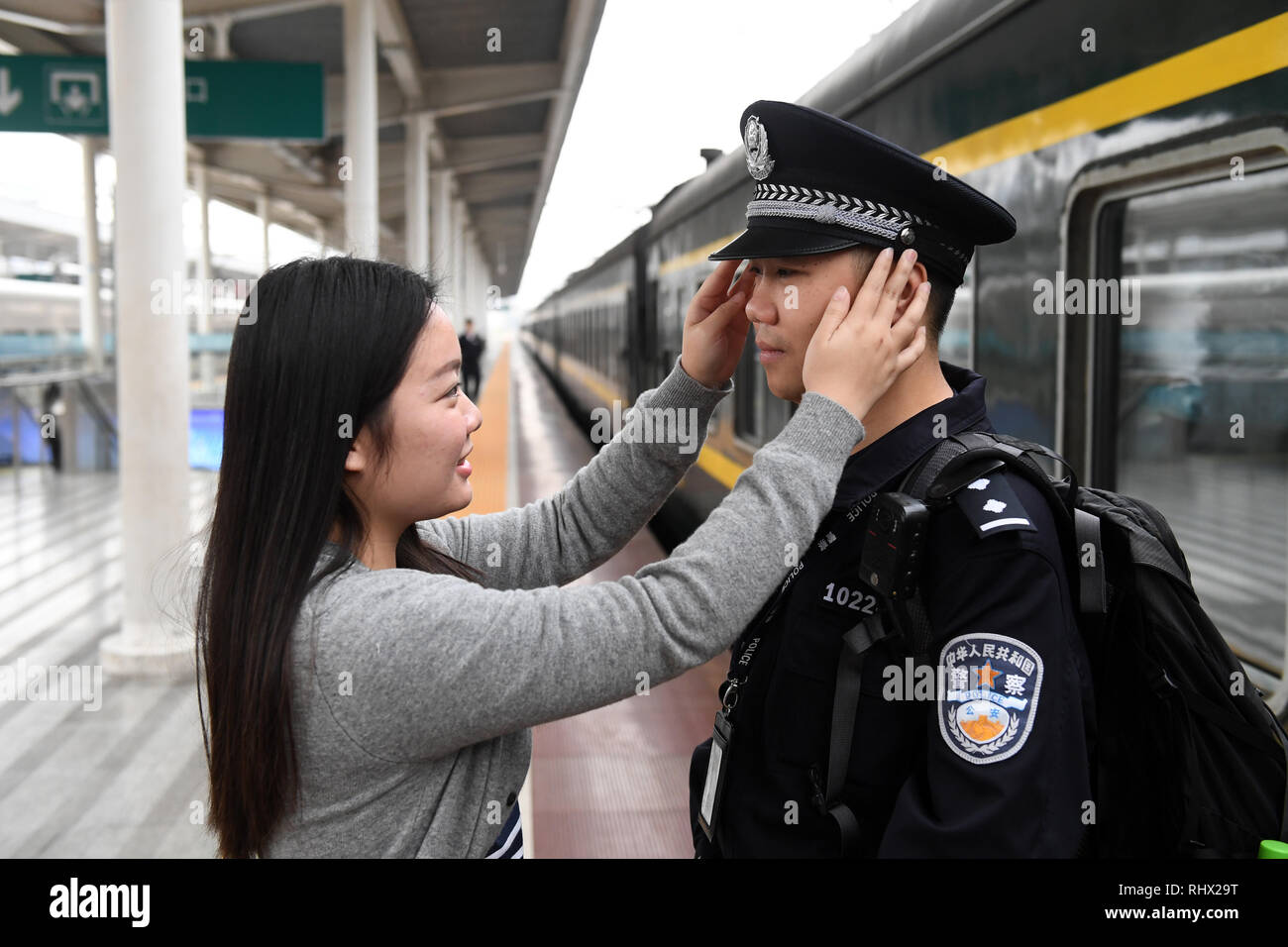ゆん Chinese train conductor hi-res stock photography and images