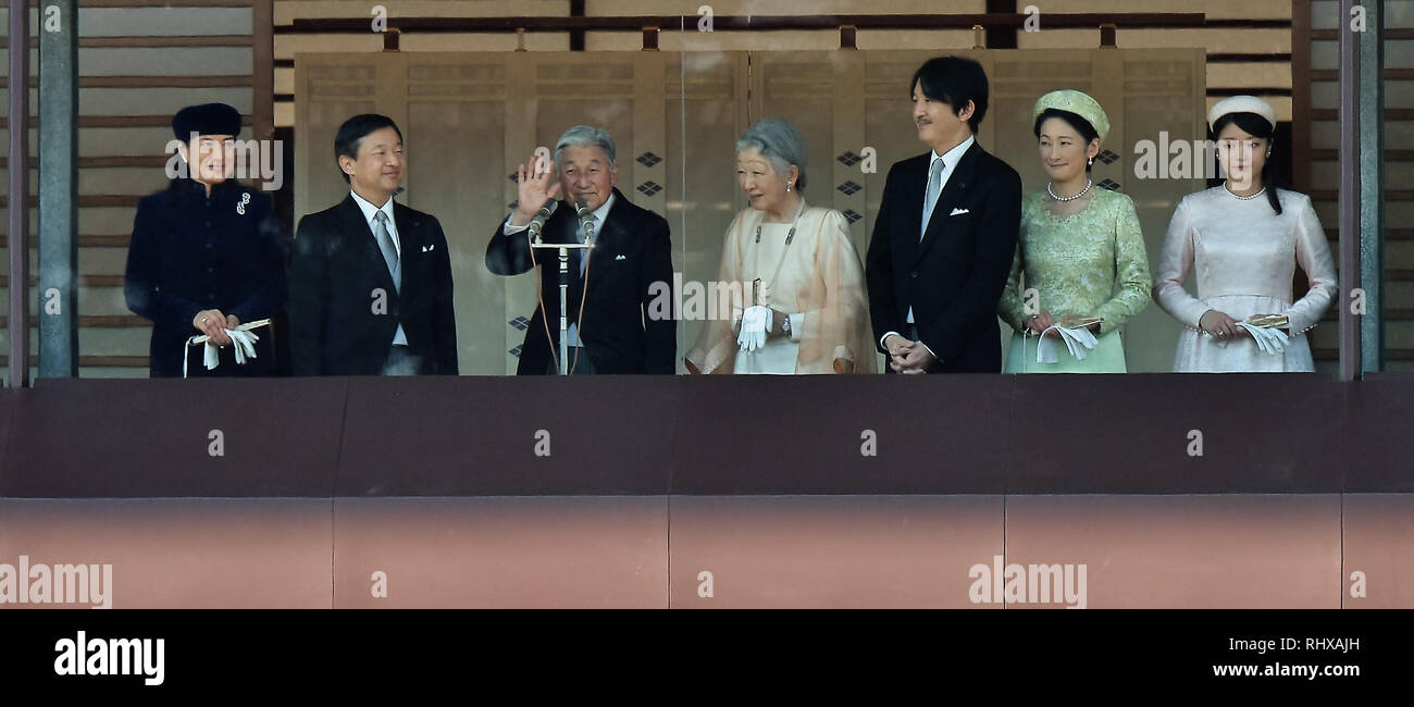 december-23-2014-tokyo-japan-japans-emperor-akihitol3-waves-to-well-wishers-with-empress-michikoc-crown-prince-naruhitol2-crown-princess-masakol-prince-akishino-r3-princess-kikor2-and-princess-makor-during-his-majestys-81st-birthday-greeting-at-the-east-plaza-imperial-palace-in-tokyo-japan-on-december-23-2014-credit-afloalamy-live-news-RHXAJH.jpg