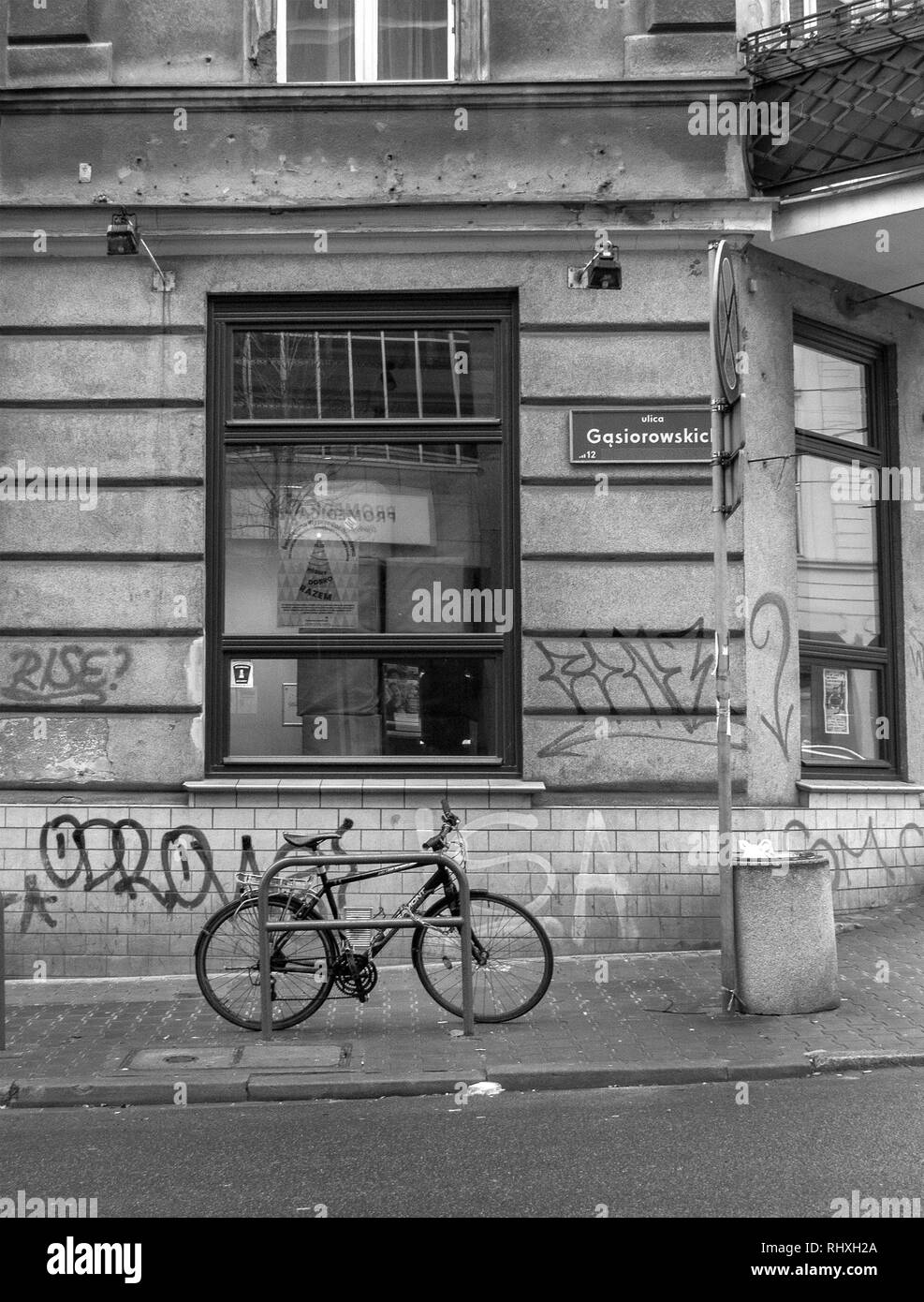 POZAN, POLAND- FEBRUARY 3rd 2019: A black and white photograph of a bike in an urban area Stock Photo