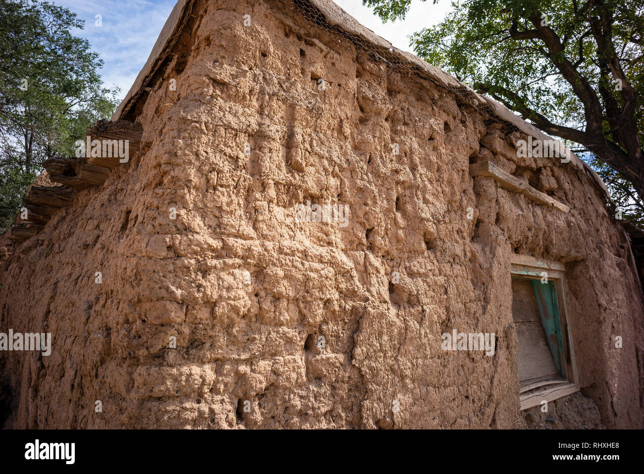 Dilapidated adobe building in Ranchos de Taos, New Mexico, USA Stock Photo