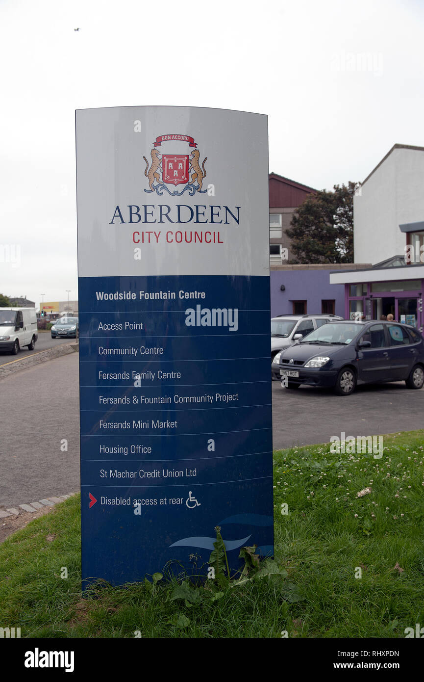 Woodside fountain centre hires stock photography and images Alamy