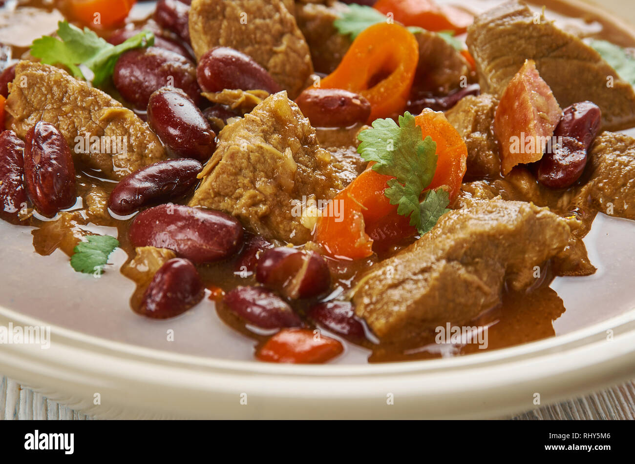 Slow Cooker Chili With Ground Beef and Sausage Stock Photo - Alamy