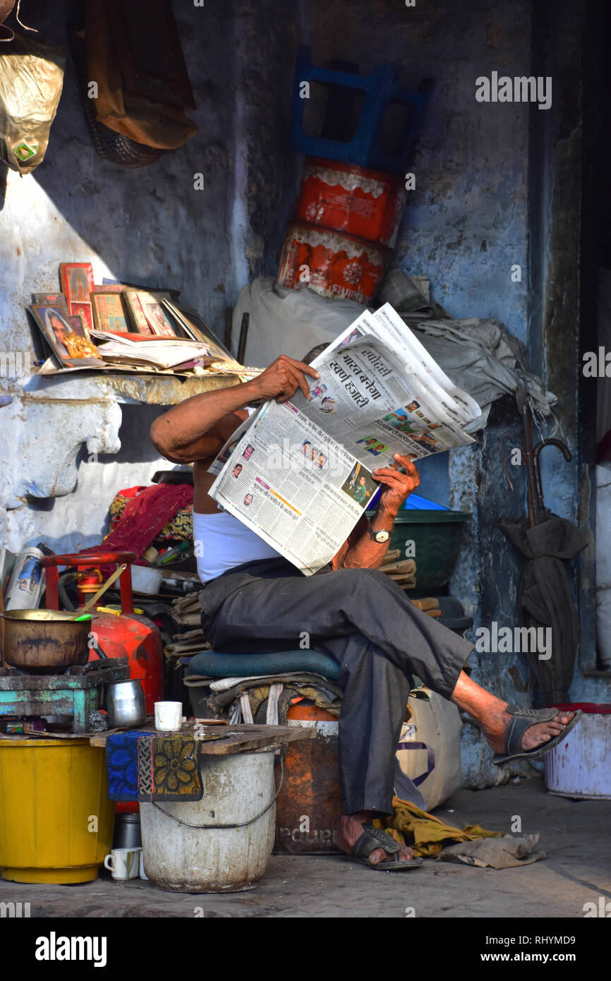 Broadsheet newspapers hires stock photography and images Alamy
