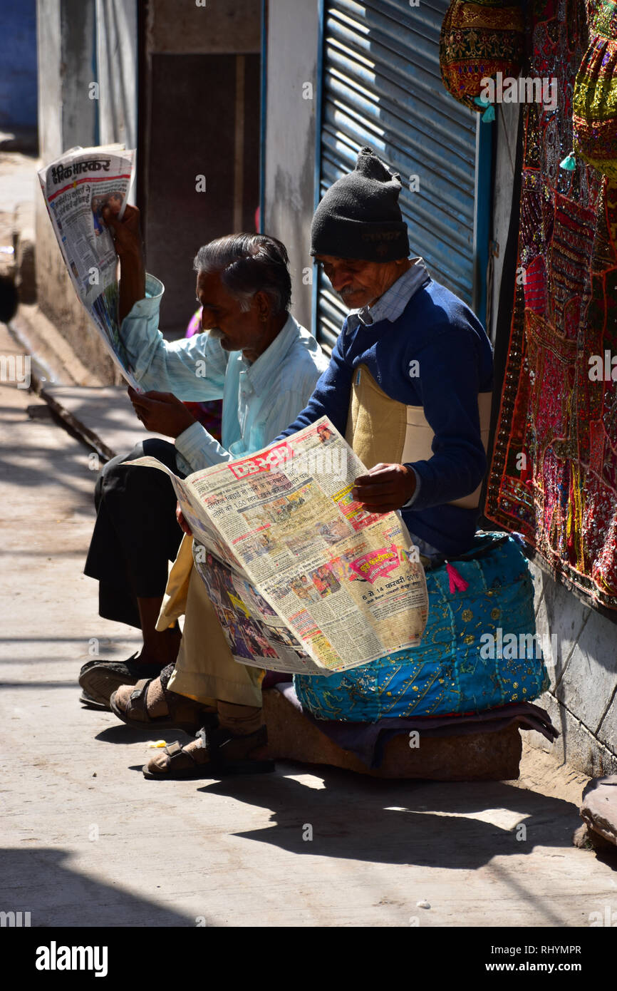 Newspaper Readers, Fort Road, Jodhpur, Rajasthan, India Stock Photo