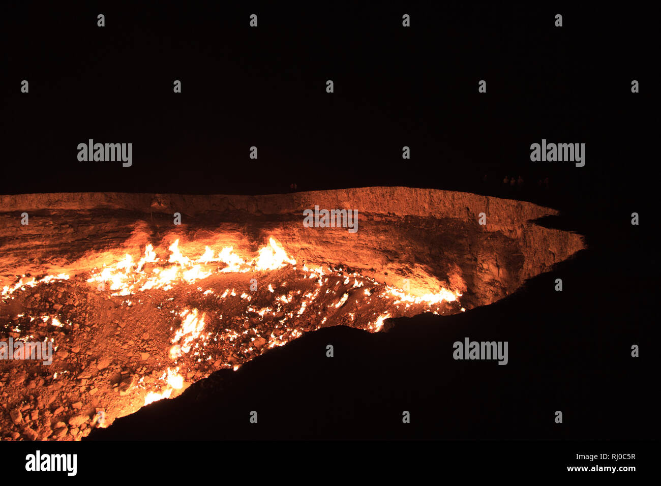 The Door To Hell The Flaming Gas Crater In Darvaza Darvasa
