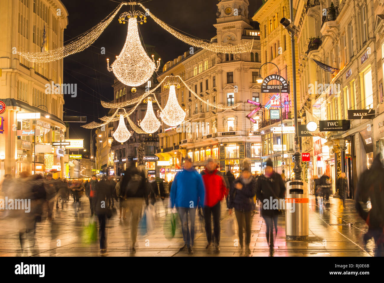 Graben at Christmas, Vienna, linking Stephanplatz with the upmarket Kohlmarkt, the Graben is one of the grandest thoroughfares in Vienna, Austria Stock Photo