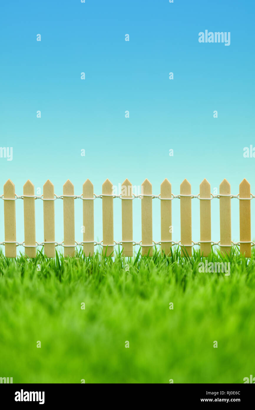 Blue picket fence background hi-res stock photography and images - Alamy
