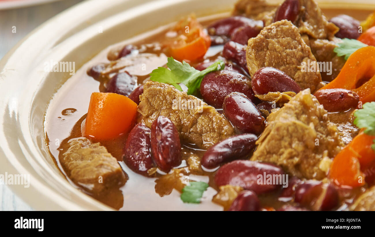 Slow Cooker Chili With Ground Beef and Sausage Stock Photo - Alamy
