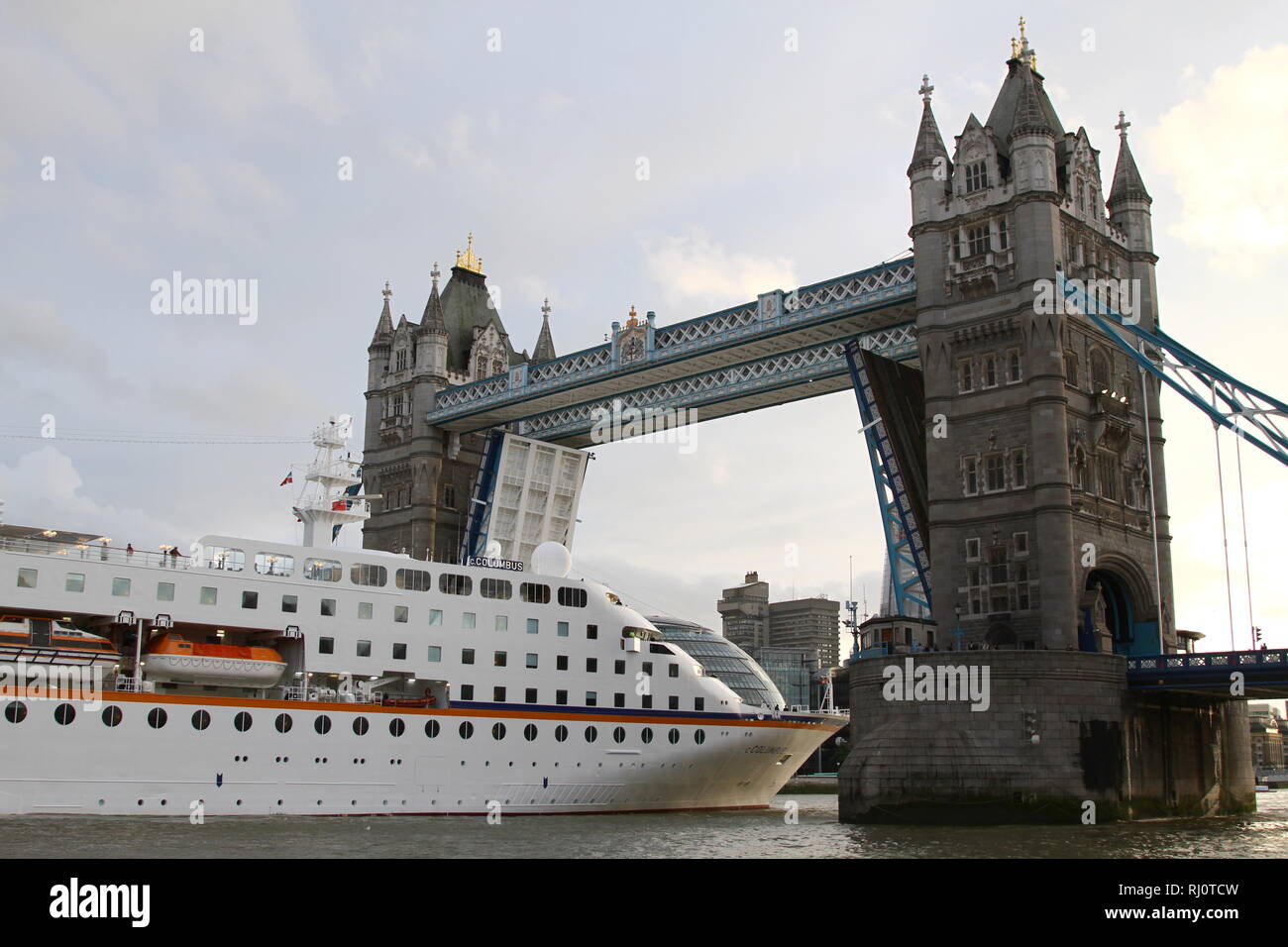 The Columbus cruise ship reverses through Tower bridge in the Port of ...