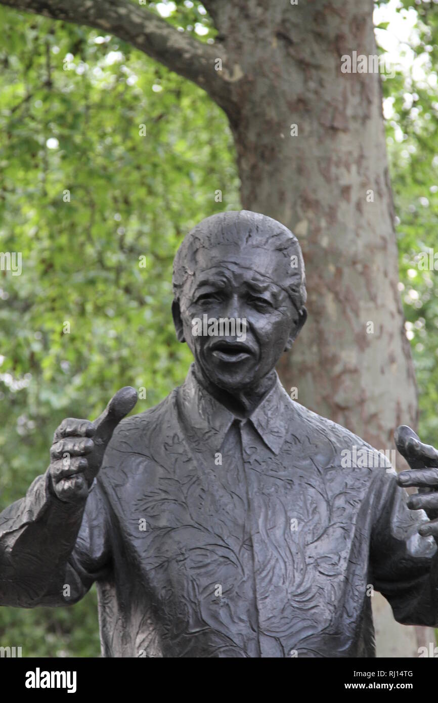 Head and shoulder image of the statue of Nelson Mandela in Parliament Square, London, UK