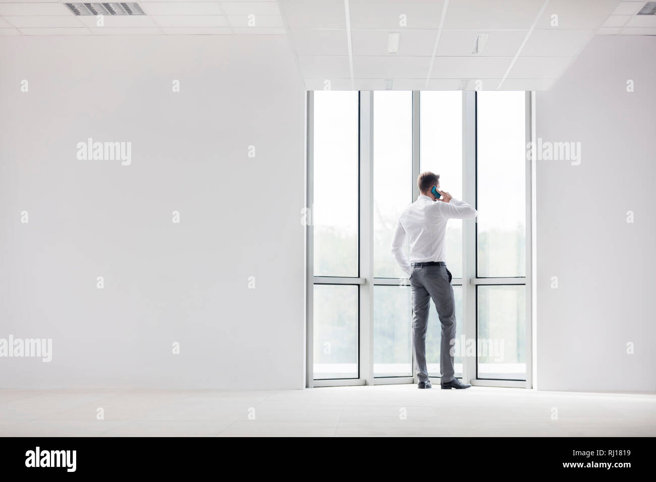 Talking on the phone rear view hi-res stock photography and images - Alamy
