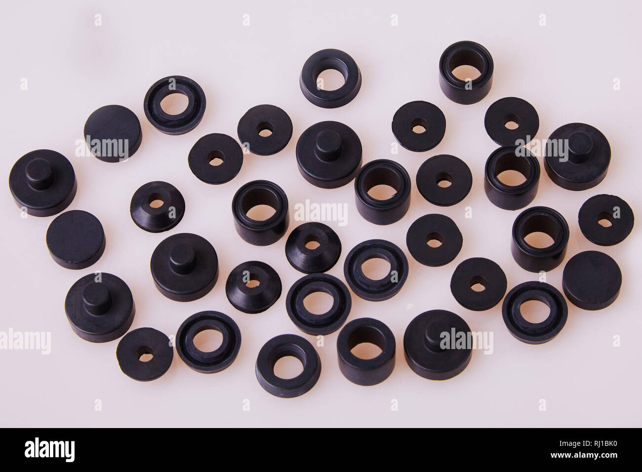 Black hydraulic and pneumatic oring seals of different sizes scattered