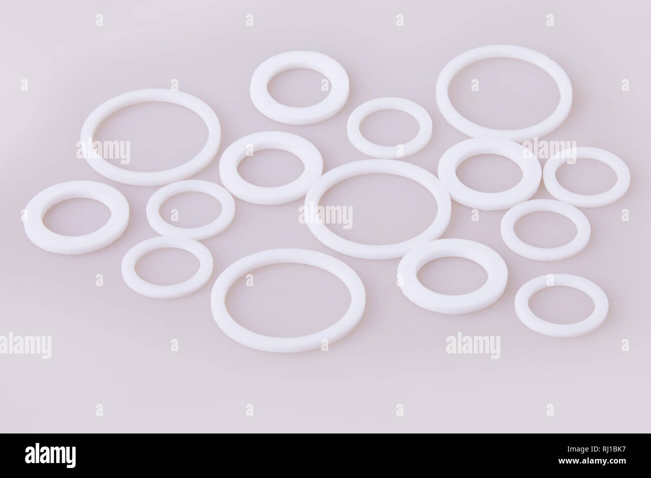 White hydraulic and pneumatic oring seals of different sizes scattered