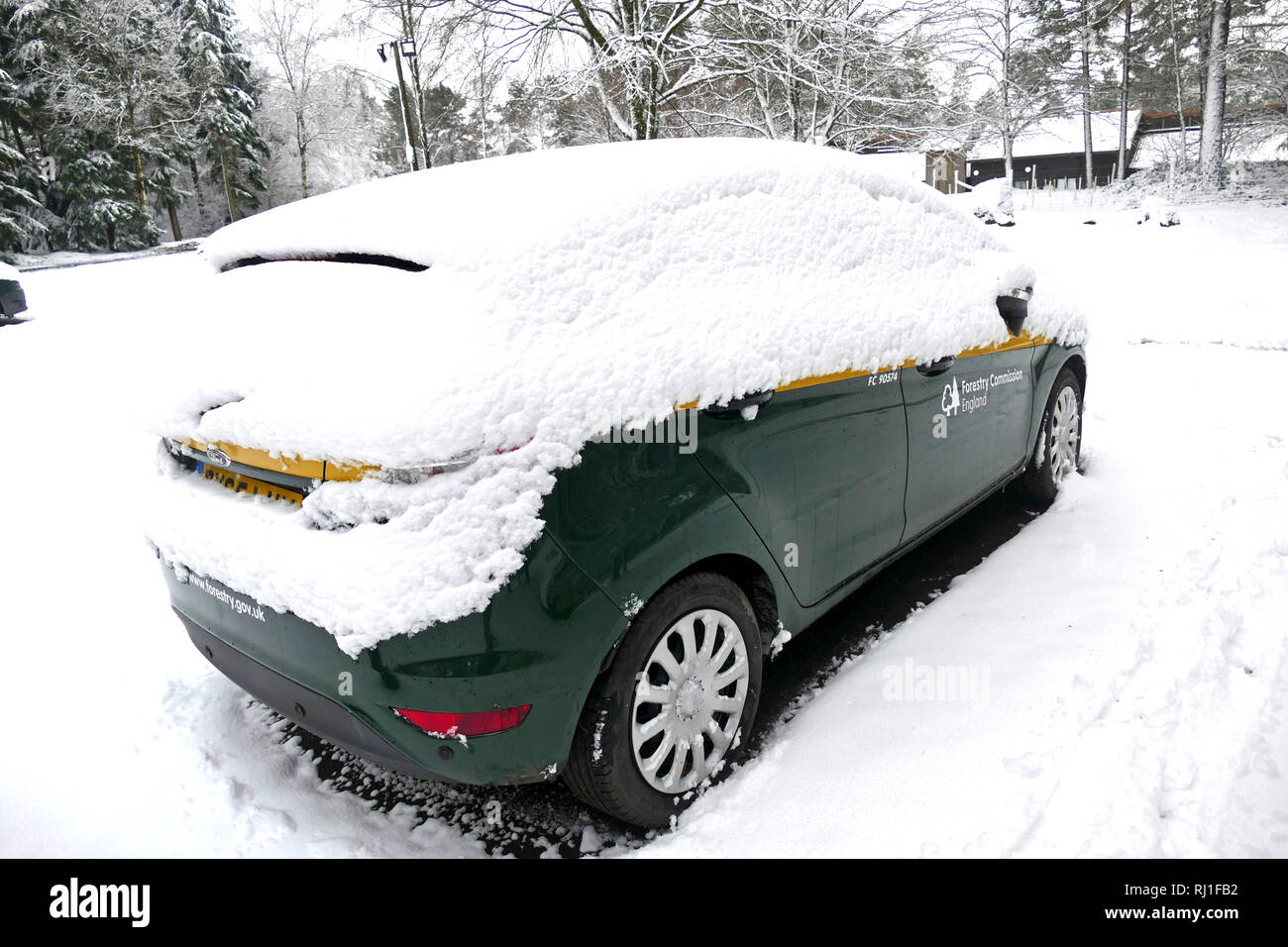 car covered in snow Stock Photo Alamy