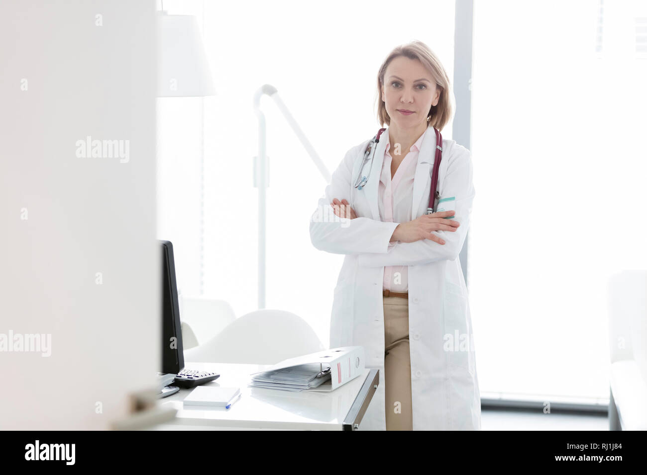 Doctor portrait arms crossed hi-res stock photography and images - Alamy