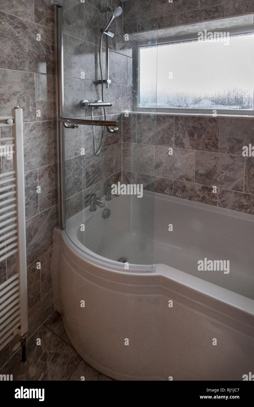 P shaped bath hi-res stock photography and images - Alamy
