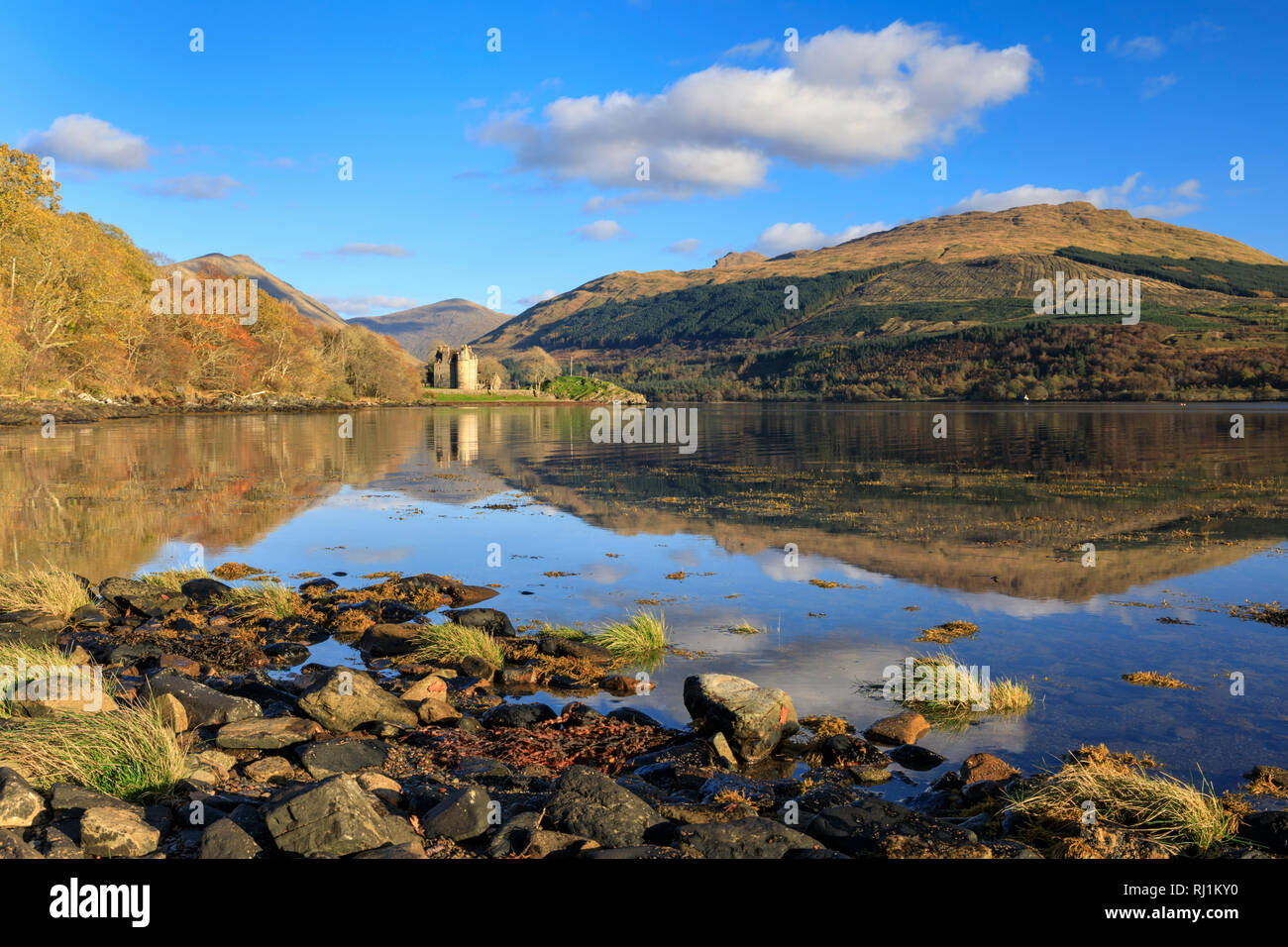 Dunderave Castle on Loch Fyne Stock Photo