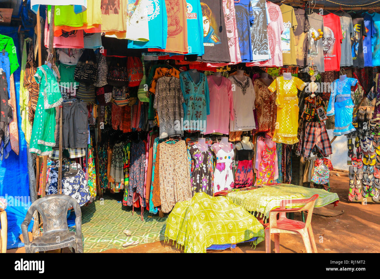 Flea market on anjuna beach hires stock photography and images Alamy