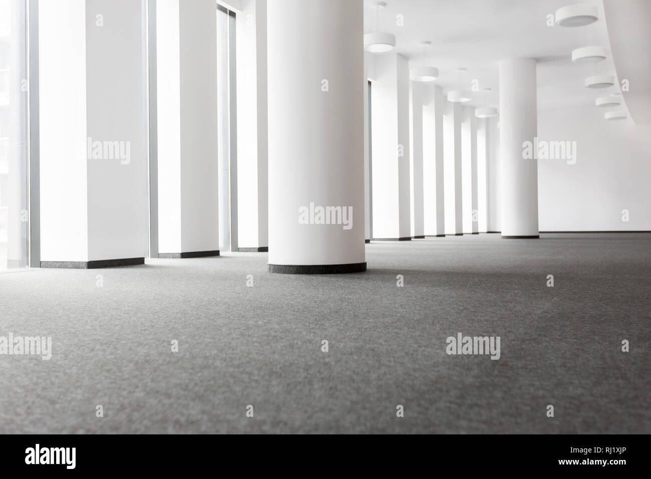 Empty ceiling hi-res stock photography and images - Alamy