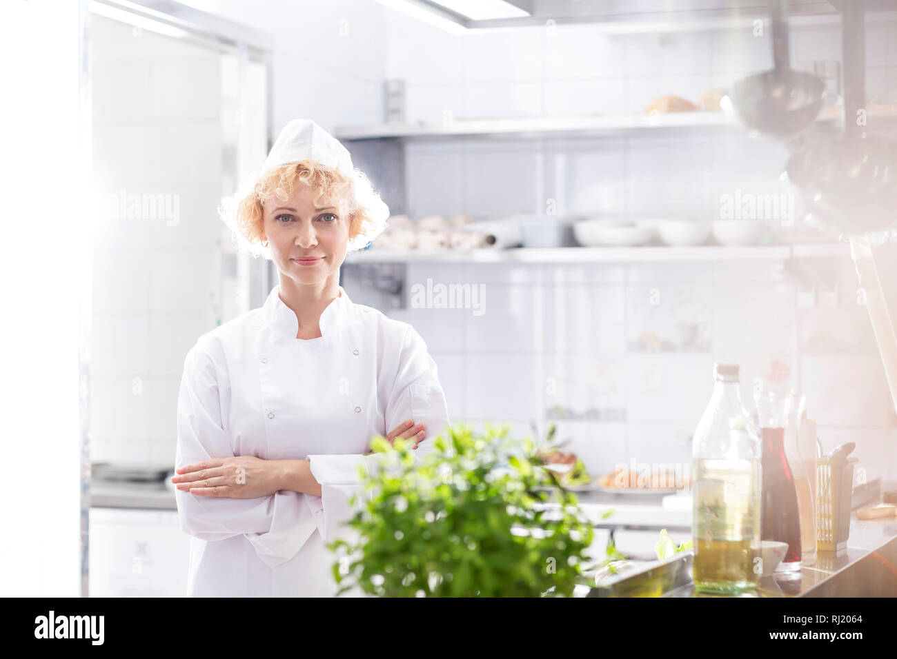 Mature woman standing in kitchen hi-res stock photography and images ...