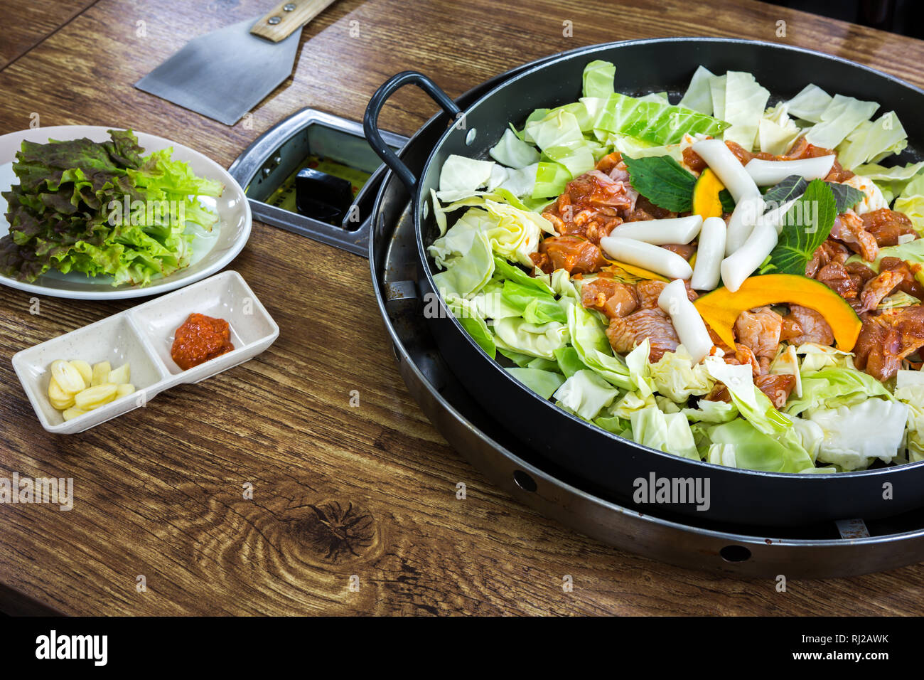 Chicken vegetable stir-fry Stock Photo - Alamy