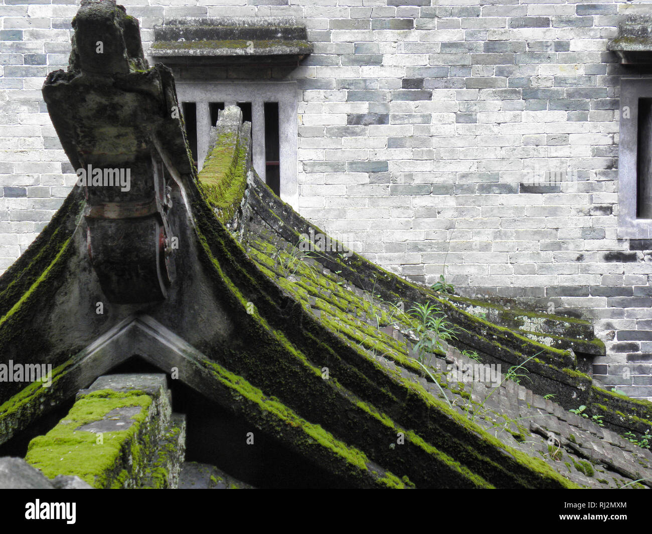 Old chinese rooftop Stock Photo - Alamy
