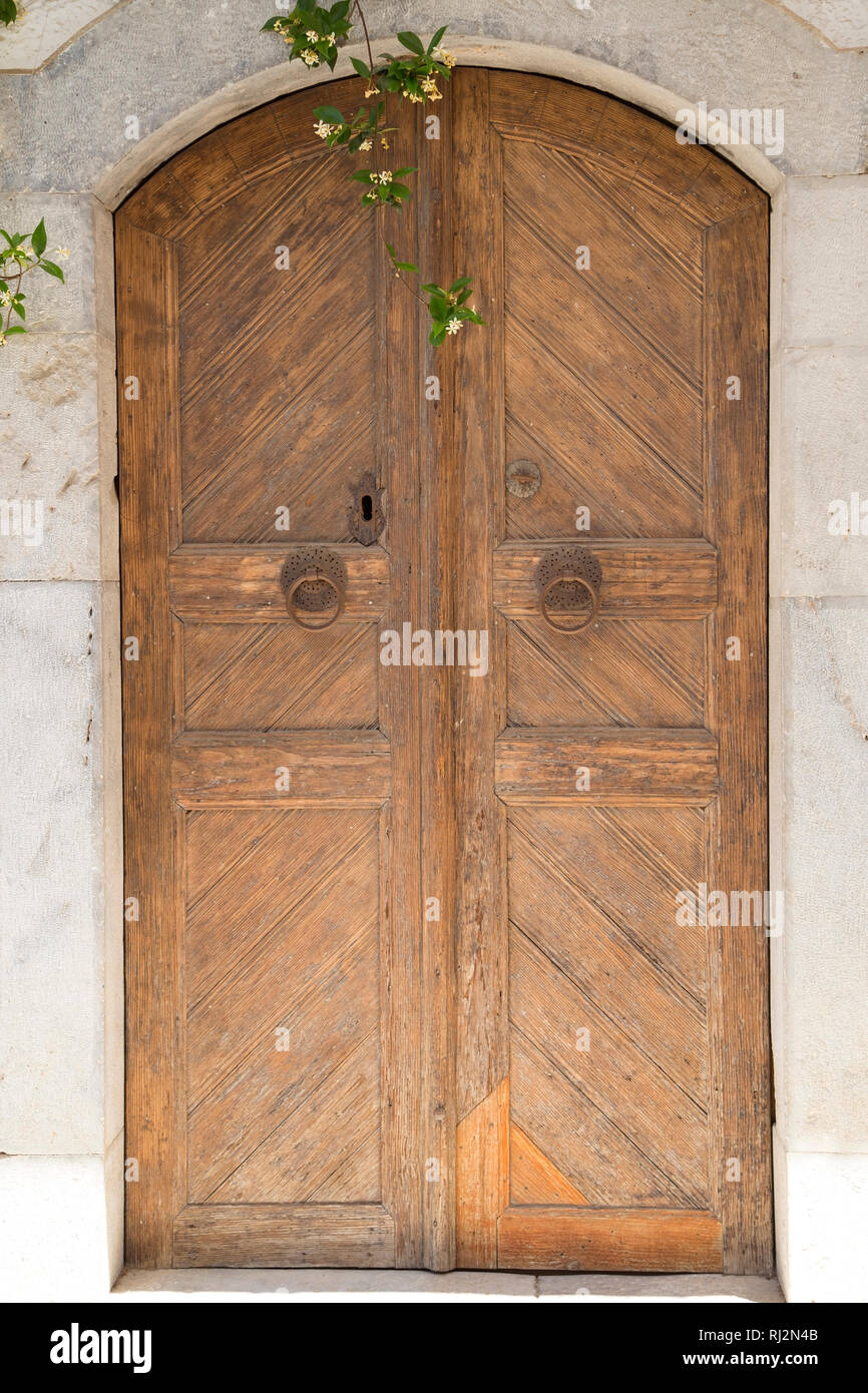 Old oak wooden doors hi-res stock photography and images - Alamy