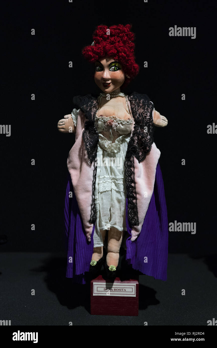 Exposition (Puppet Exposition), shows the process of